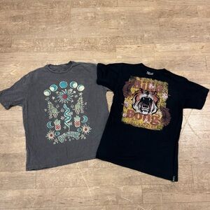 Lot of 2 Billabong Graphic T Shirts Size S/M